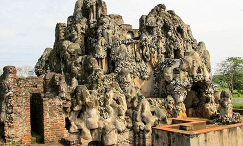 TAMAN SARI GUA SUNYARAGI